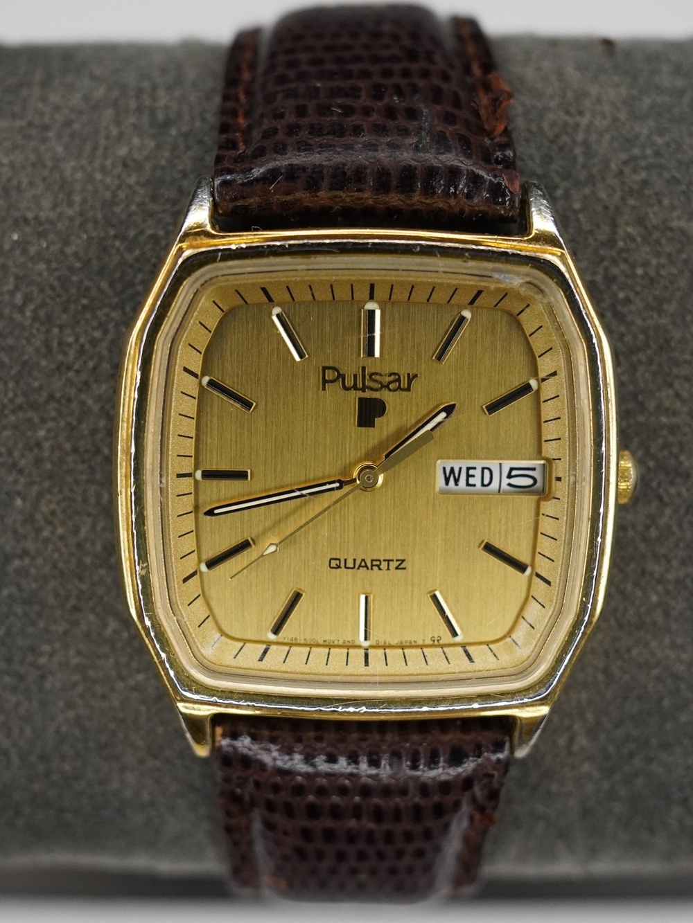 Vintage Pulsar Y148-5009 A2 Quartz Day-Date Gold Tone Brown Leather Watch